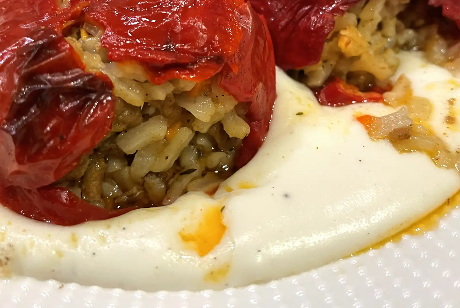 Бял сос за пълнени чушки с кисело мляко